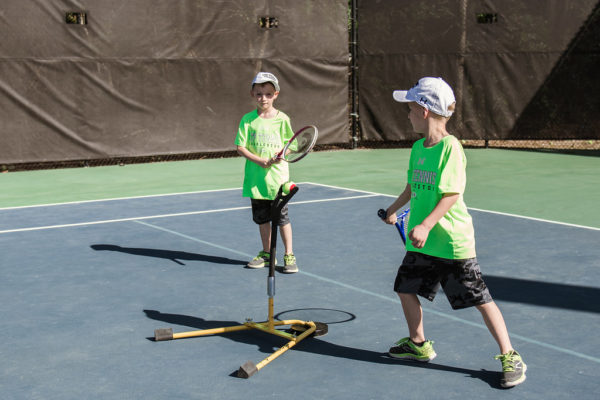 Young players training tennis using Eye Couch Junior